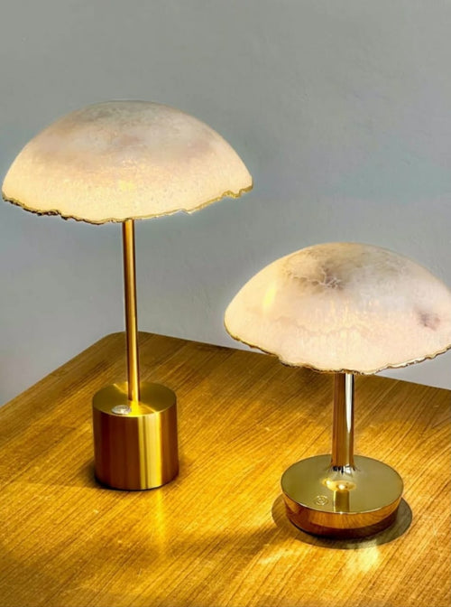 Abajur Decorativa de Ágata Natural com Base Dourada